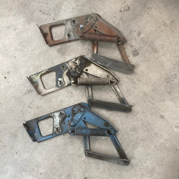 J0956963 DS Hood Hinge Single PAINTED Jeep SJ, J-Truck (62-91)
