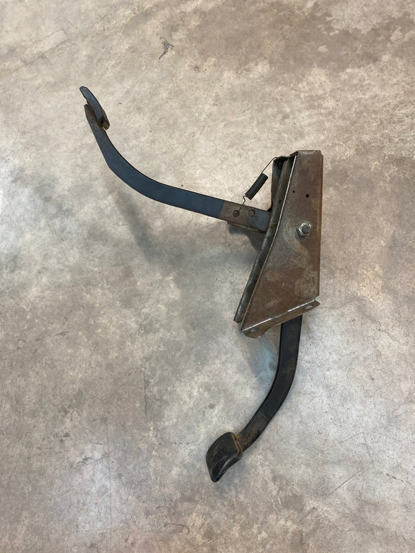 Clutch / Brake Pedal Bracket Assembly for XJ, MJ Jeep 84-90