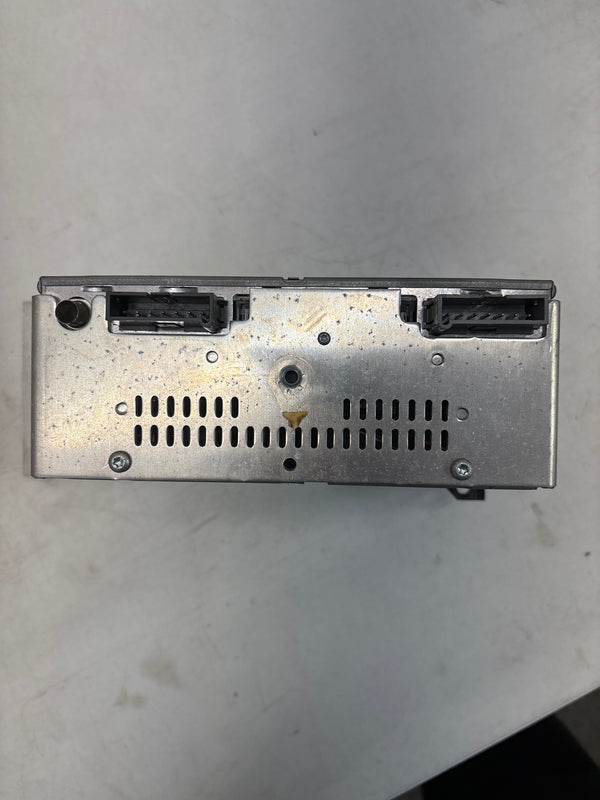 04858531 AM/FM Cassette Radio (RAS) for Jeep Cherokee XJ (97), Wrangler TJ (97-98)