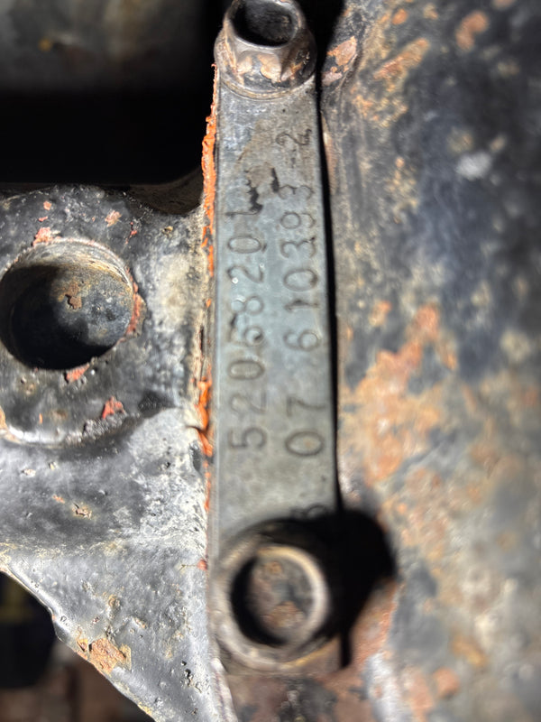 90-95 Jeep Wrangler YJ Dana 30 3.07 Complete Front Axle Housing - Vacuum Disconnect