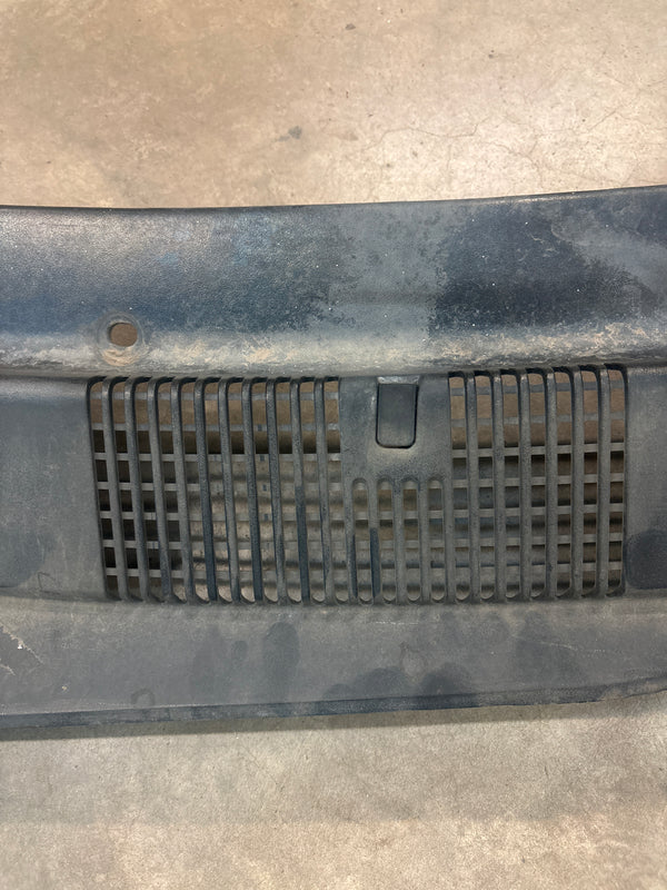 Hood Cowl Vent for Jeep Grand Cherokee ZJ (96-98) 55115794