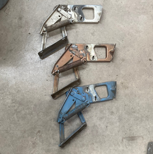 J0956964 PS Hood Hinge Single PAINTED Jeep SJ, J-Truck (62-91)