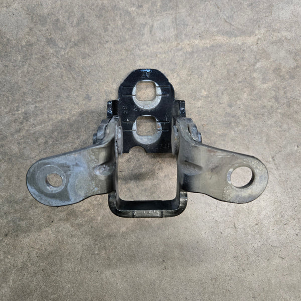 5074256AB Door Hinge PS Upper Jeep MK WK (07-07)