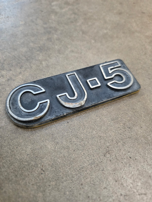 CJ-5 (76-83) Nameplate Emblem (damaged)