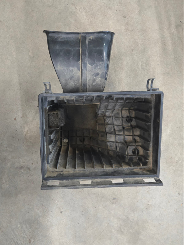53013727AA Jeep Liberty KJ 3.7L Air Filter Box (04-07)