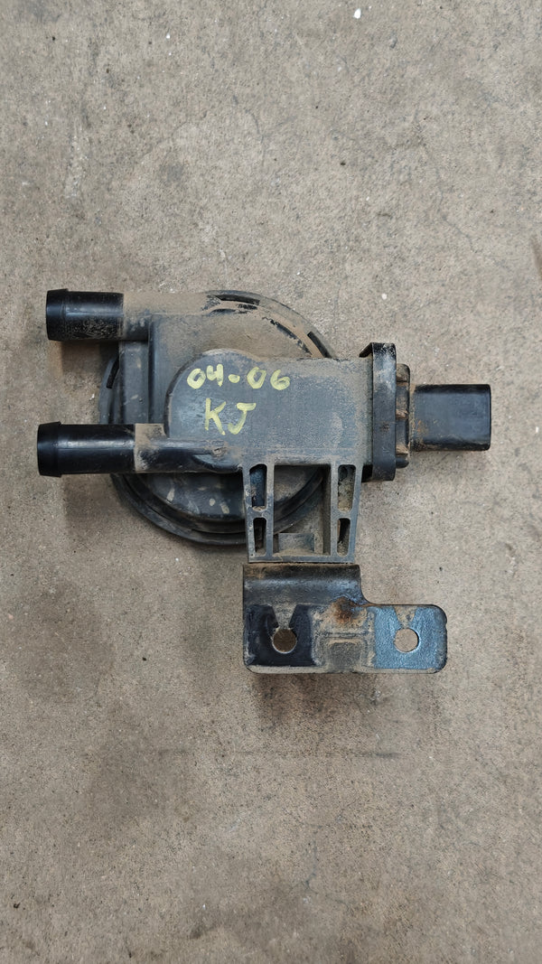 4891525AB Vacuum Leak Detection Pump for Jeep Liberty KJ 04-06