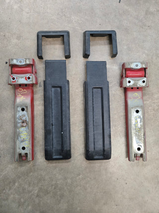 55395401AA Wrangler JK (07) Tailgate Hinge SET WITH TRIM