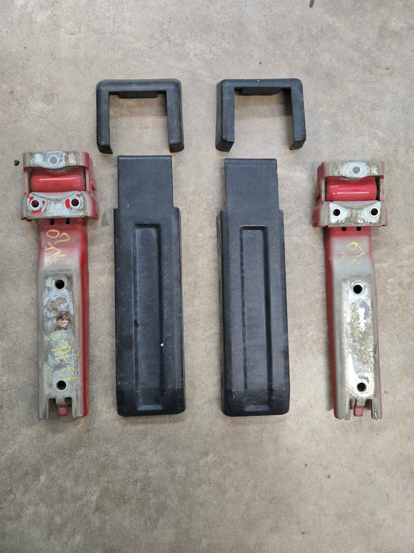 55395401AA Wrangler JK (07) Tailgate Hinge SET WITH TRIM