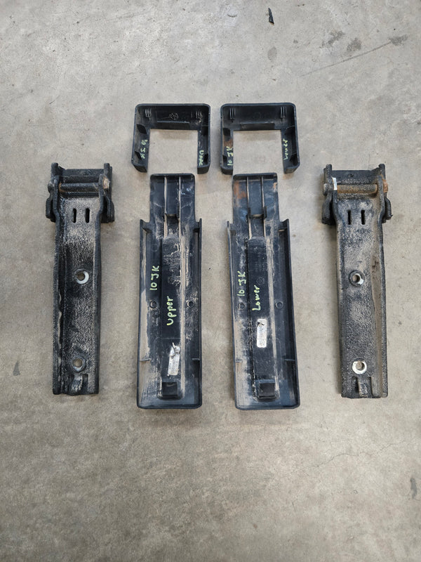 55395401AC Wrangler JK (2010) Tailgate Hinge SET WITH TRIM