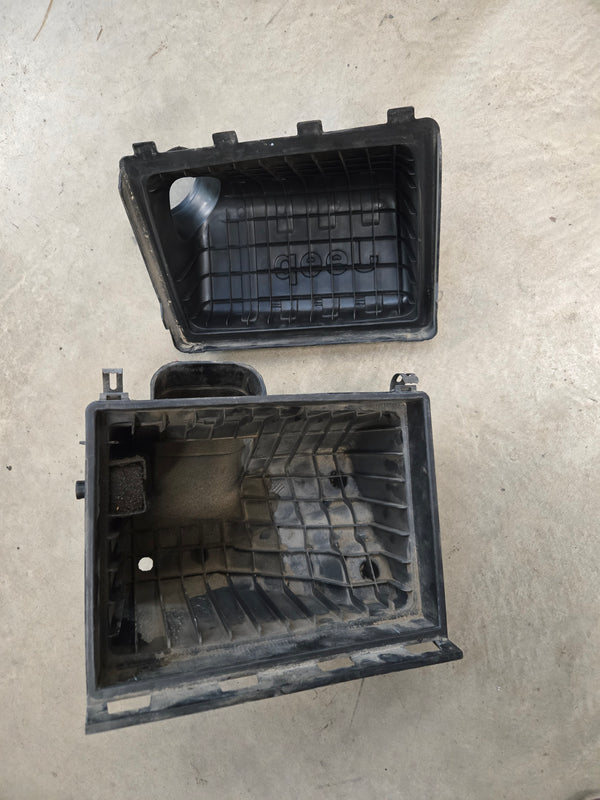 53013727AA Jeep Liberty KJ 3.7L Air Filter Box w/o Duct (04-07)