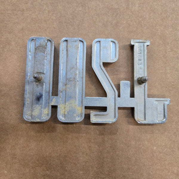 Jeep J-200 Gladiator Emblem (1963-1965)