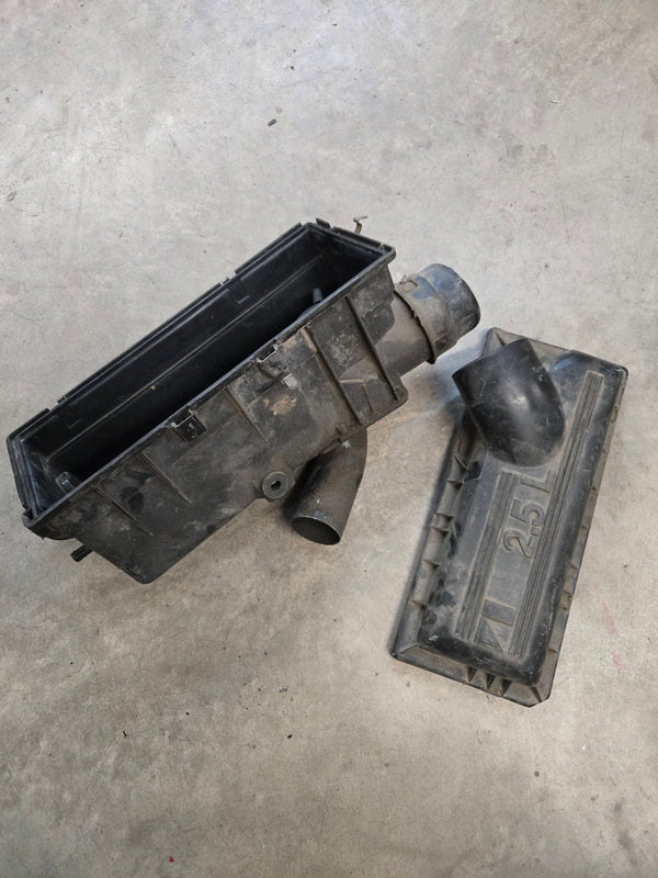 53002172 Jeep Wrangler 2.5L Air Filter Box MJ XJ (86)