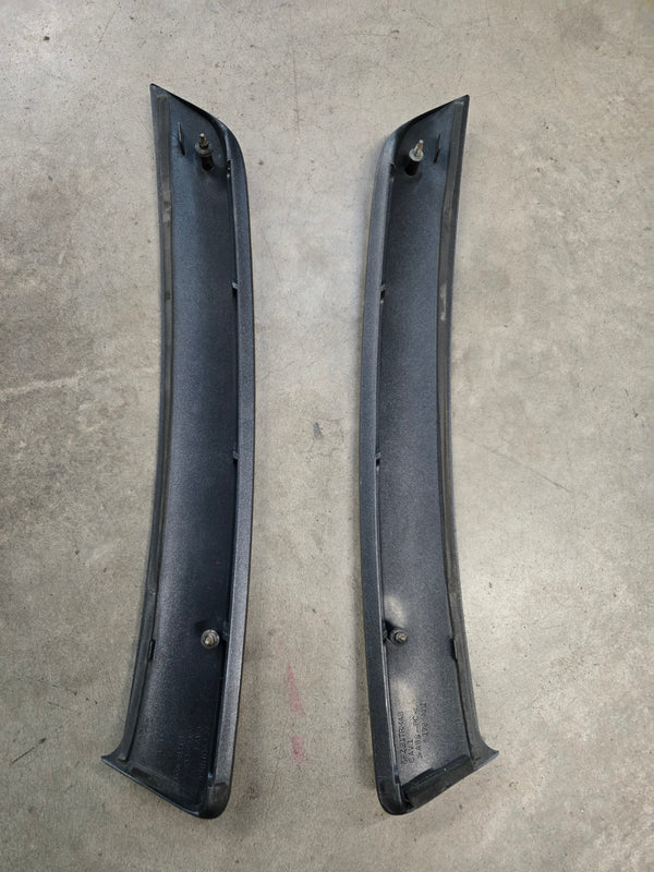 5EZ20MS4AB / 5EZ21MS4AB D-Pillar Applique Trim Set (99-04) Grand Cherokee WJ