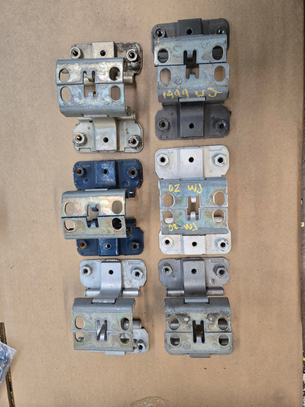 55257015AB Jeep Grand Cherokee WJ (99-04) Liftgate Hinge SET