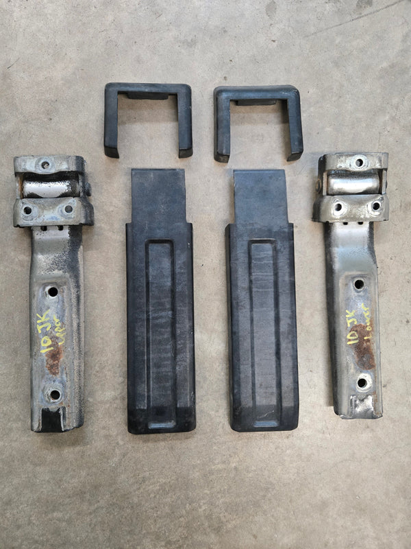 55395401AC Wrangler JK (2010) Tailgate Hinge SET WITH TRIM