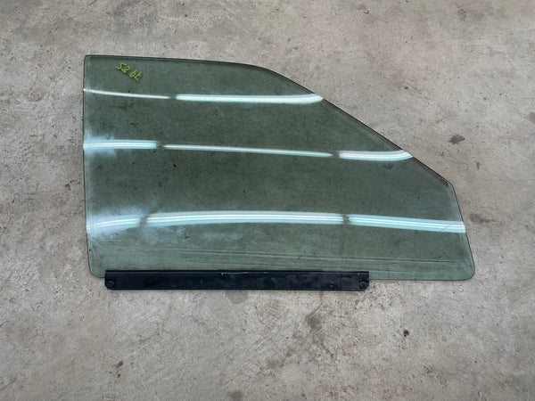 Passenger Side Front Door Glass for Grand Cherokee ZJ (93-98)