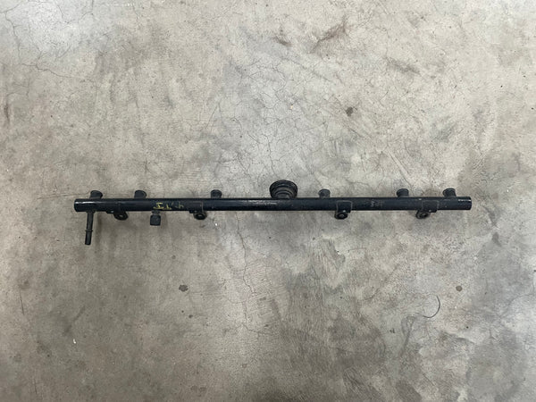 4.0L Fuel Rail for Wrangler TJ, Cherokee XJ, Grand Cherokee ZJ - Large Regulator