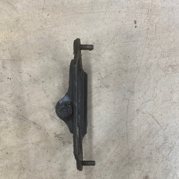 Auto Transmission Mount Bracket on Crossmember Grand Cherokee ZJ (93-95)