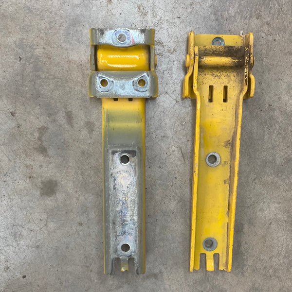 55395401AB Wrangler JK (08) Tailgate Hinge SET