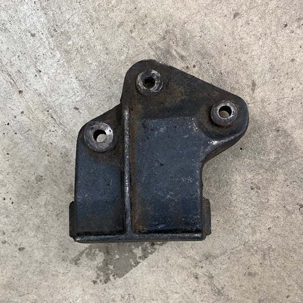 52002786 4.0L 4.2L PS Motor Mount Bracket for Wrangler YJ TJ, Cherokee XJ, Wagoneer SJ