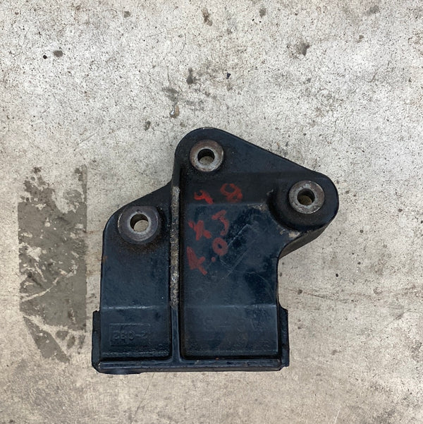 52020270 4.0L 4.2L PS Motor Mount Bracket for Wrangler YJ TJ, Cherokee XJ, Wagoneer SJ